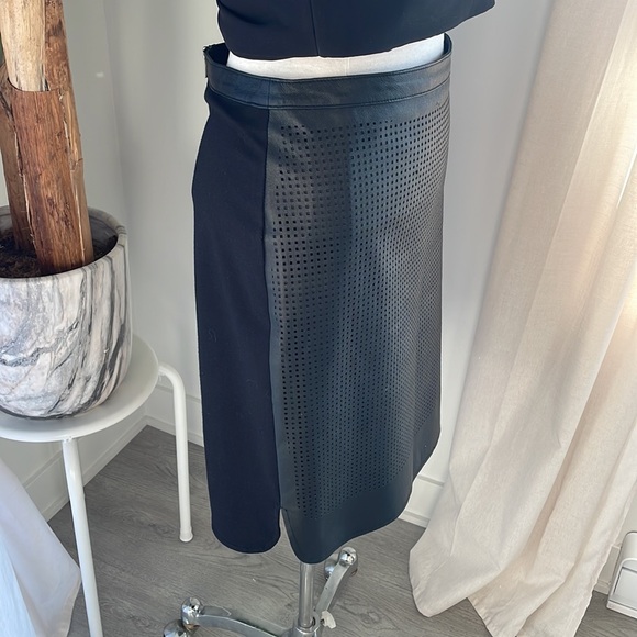 002. DANIER / REAL LEATHER BLACK MIDI SKIRT - Picture 4 of 6